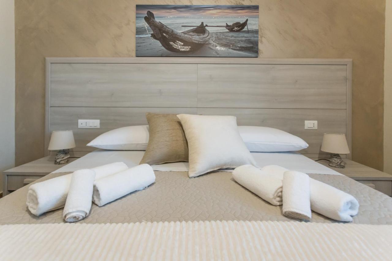 B&B Oasi Perla Del Mare Aci Castello Bagian luar foto