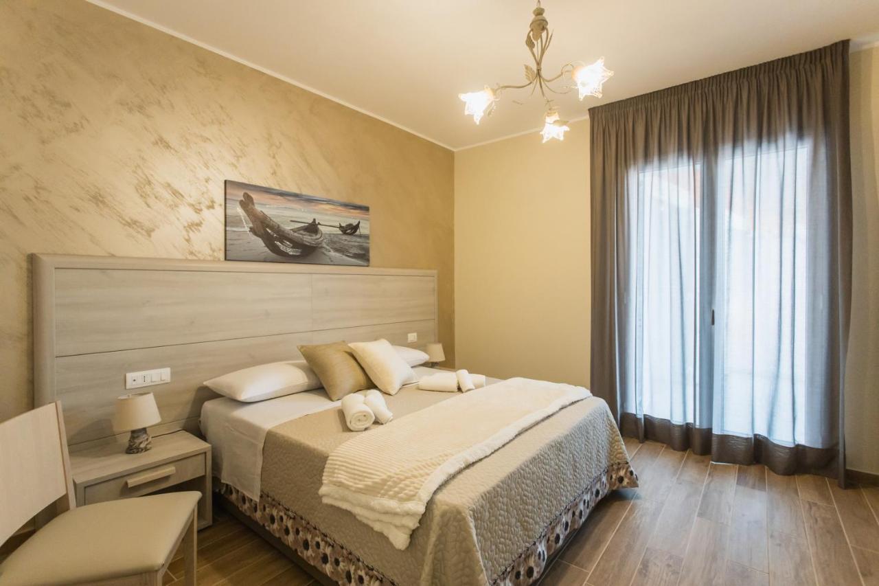 B&B Oasi Perla Del Mare Aci Castello Bagian luar foto