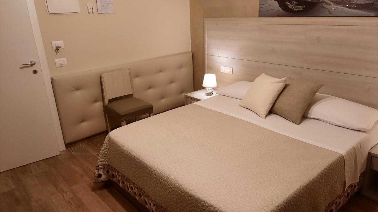 B&B Oasi Perla Del Mare Aci Castello Bagian luar foto
