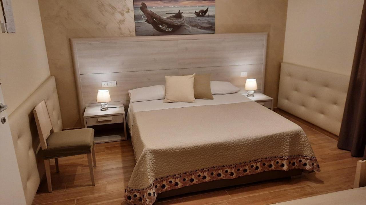 B&B Oasi Perla Del Mare Aci Castello Bagian luar foto